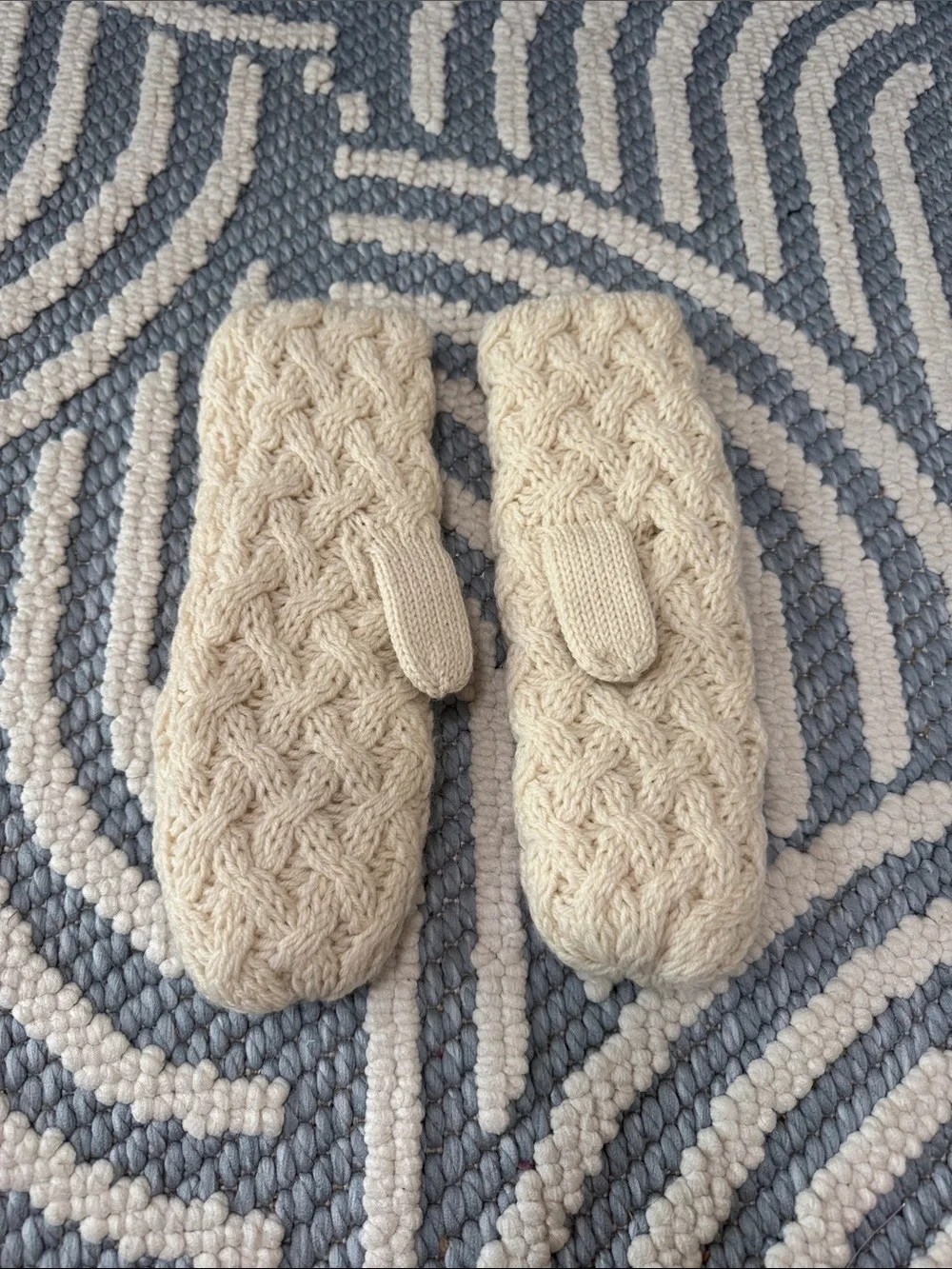 Vintage Cream Wool Cable Knit Mittens Large XL Chunky Hand Knit Style